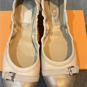 Tod's Women's Cream and Gold Loafers